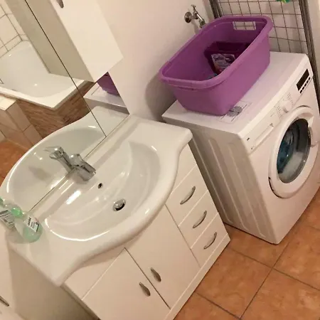 Ferienwohnung Zickler Apartment Luetjenburg